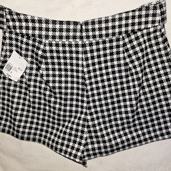 NWT Forever 21 black/white tie plaid sz L Skort, never worn in perfect condition - Picture 4 of 4